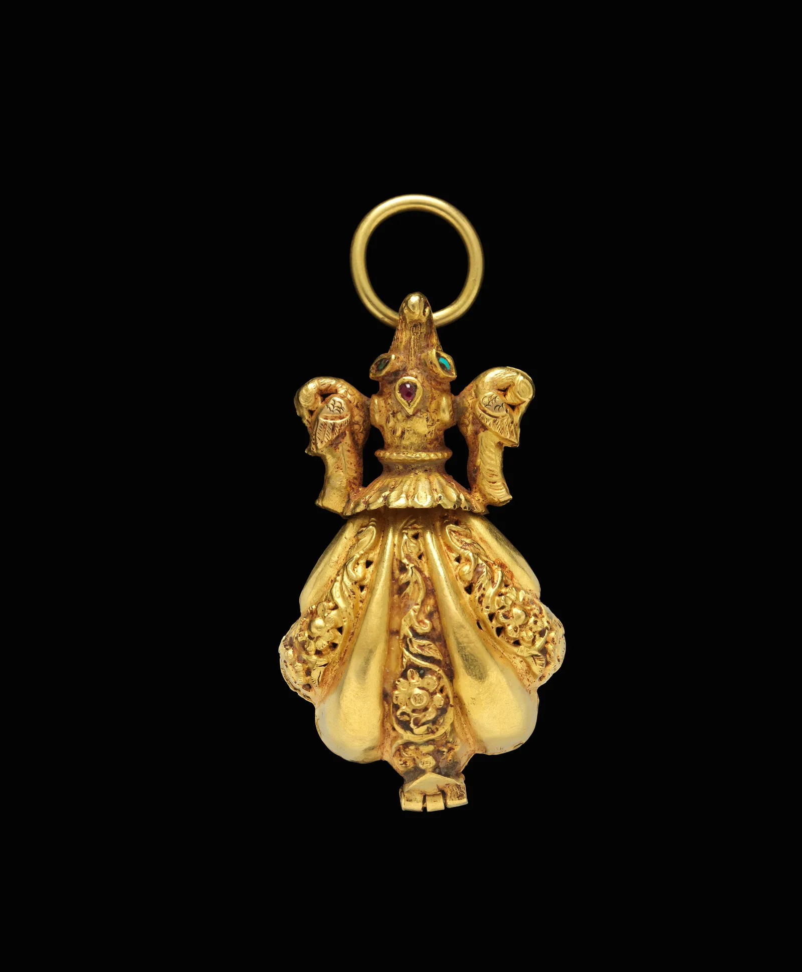 Colgante guardapelo de oro en forma de concha con incrustaciones de turquesa y rubí, siglo XVII