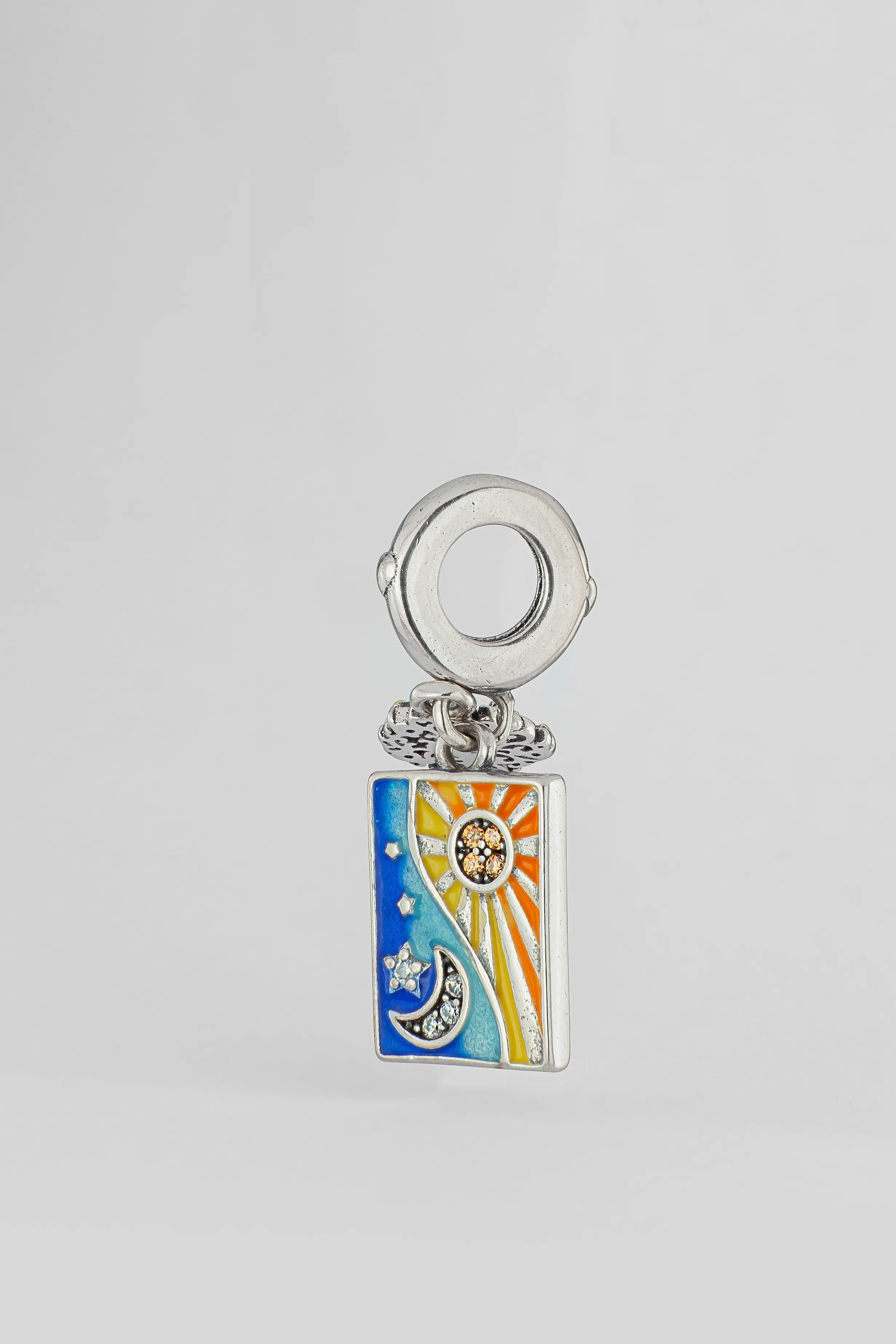 Joyeria celestial: que significan el Sol, la Luna y las Estrellas en tus joyas