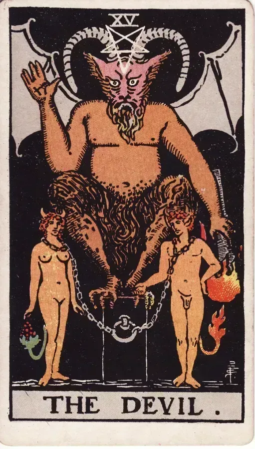 La carta del Arcano 15, el Diablo, de la baraja Rider-Waite-Smith con Baphomet en el centro
