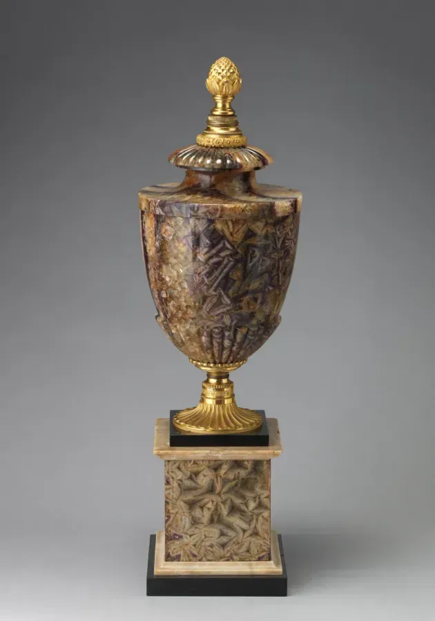 Urna decorativa de fluorita Blue John de Derbyshire con bronce dorado y mármol de Siena, Inglaterra, hacia 1790