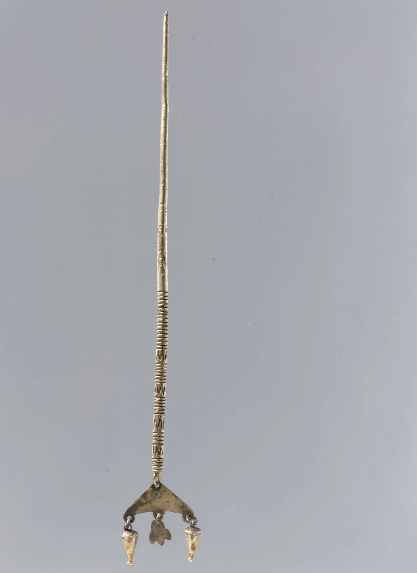 Horquilla decorativa de oro para el pelo, trabajo franco, siglo VII