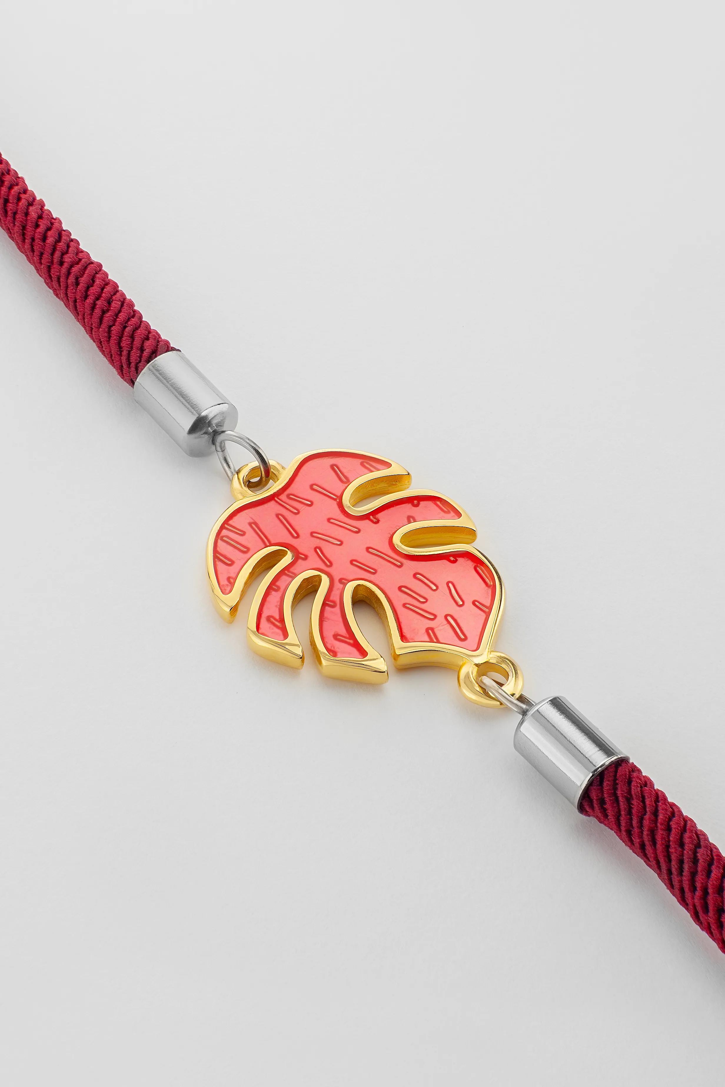 Simbolos de la Naturaleza en Joyeria: Hojas, Abejas, Mariposas y su Significado