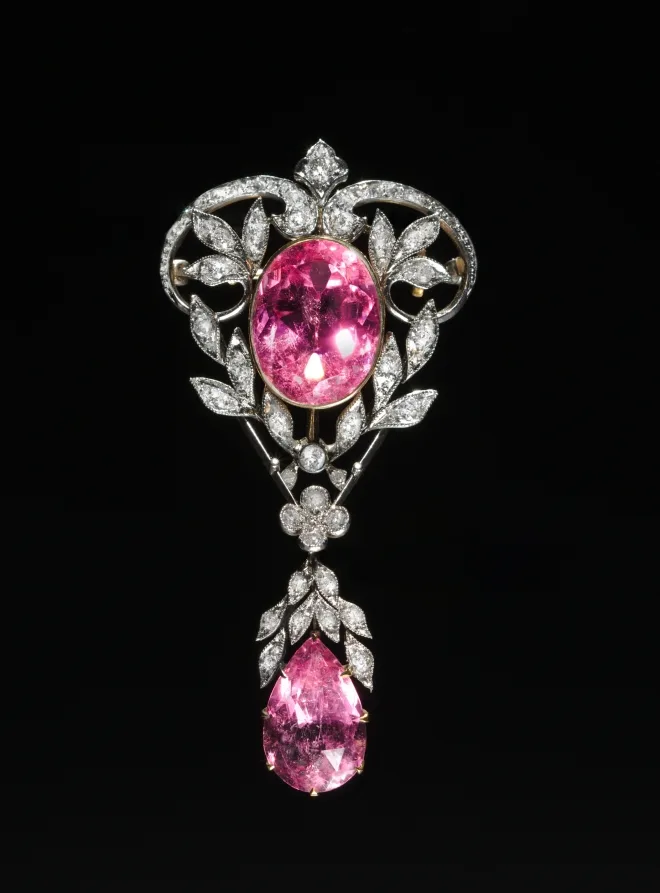 Broche colgante antiguo de fina elaboración